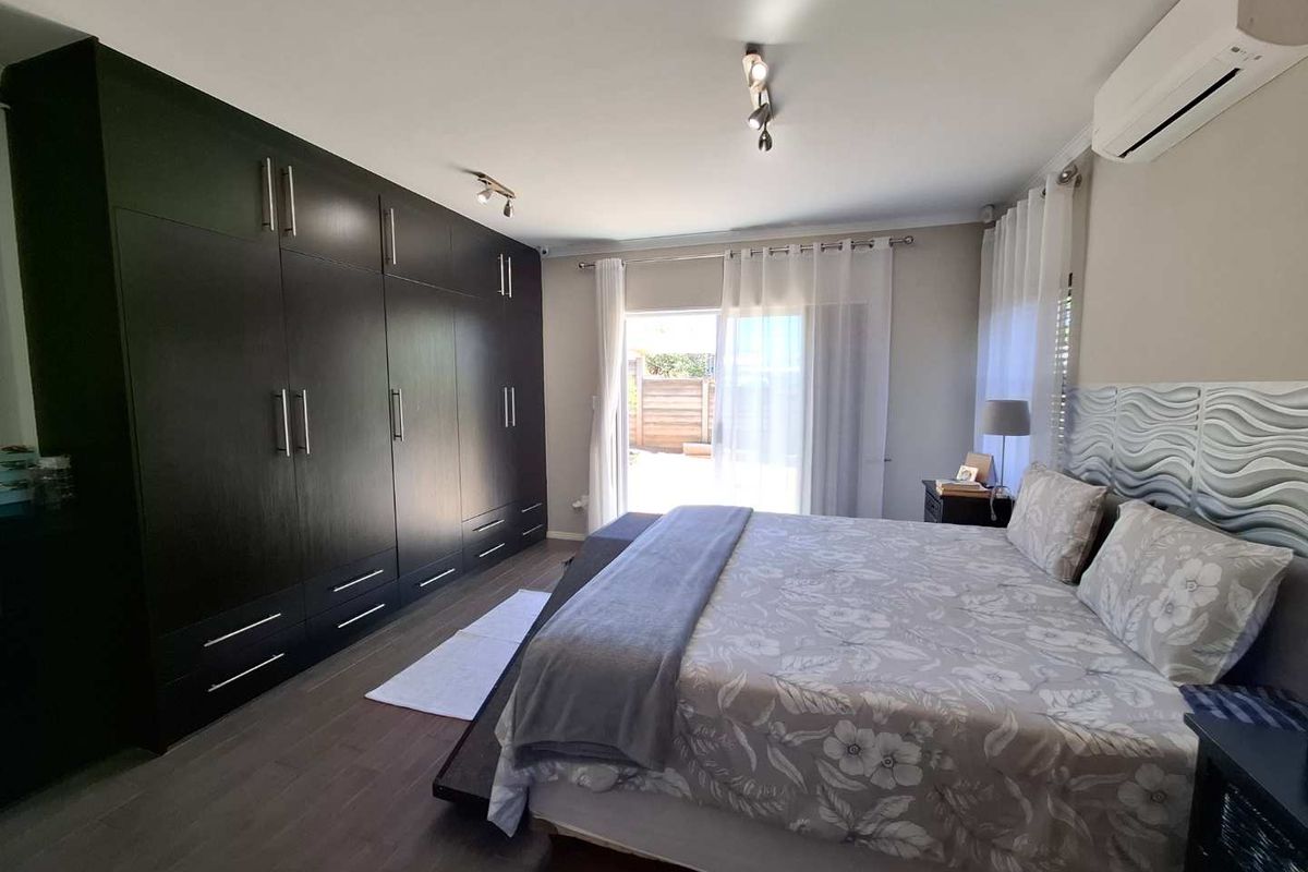 Modern home with heated indoor pool - Photo 3