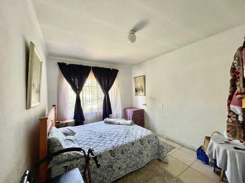 Hello Jan Niemand Park! Two Houses in One Yard. - Photo 8