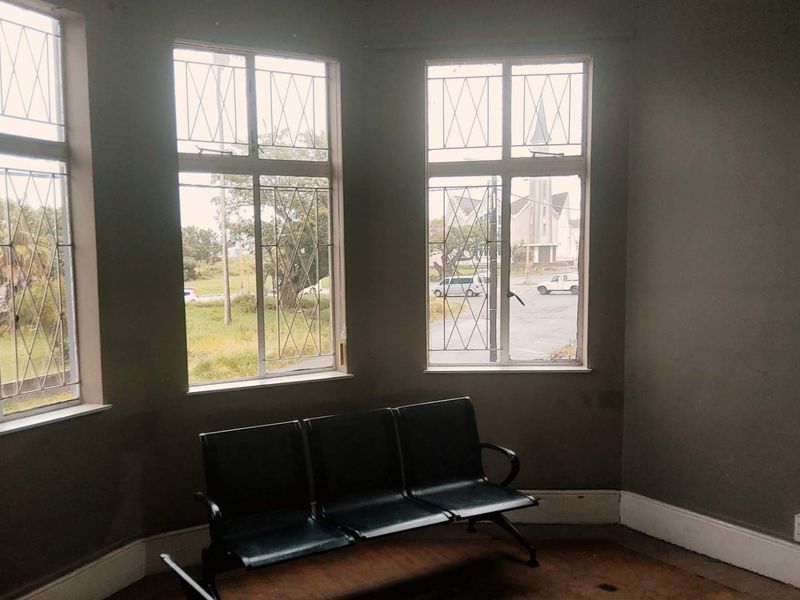 Stunning Investment Opportunity: Spacious Block of Flats in Prime Location - Photo 6