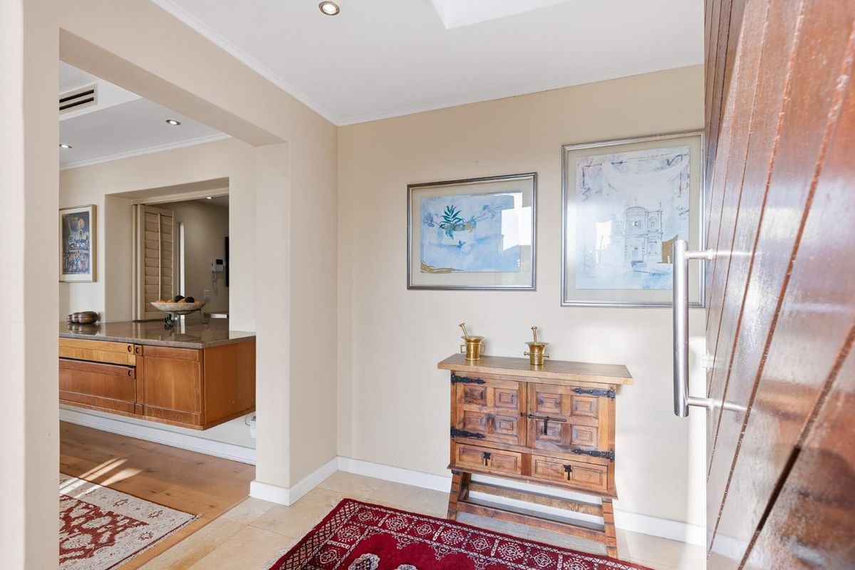 Family Living in the Heart of Fresnaye - Photo 4