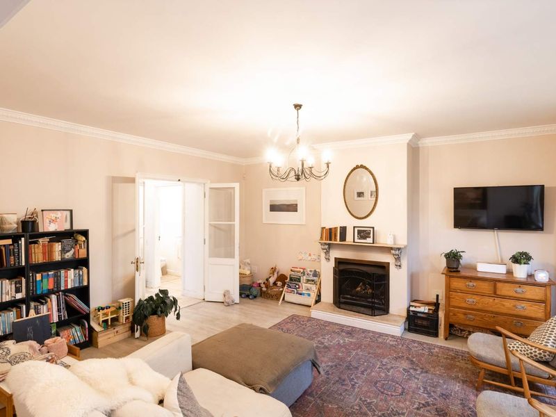 Stylish and Spacious 3-Bedroom Home in Prime Kenilworth Upper - Photo 3