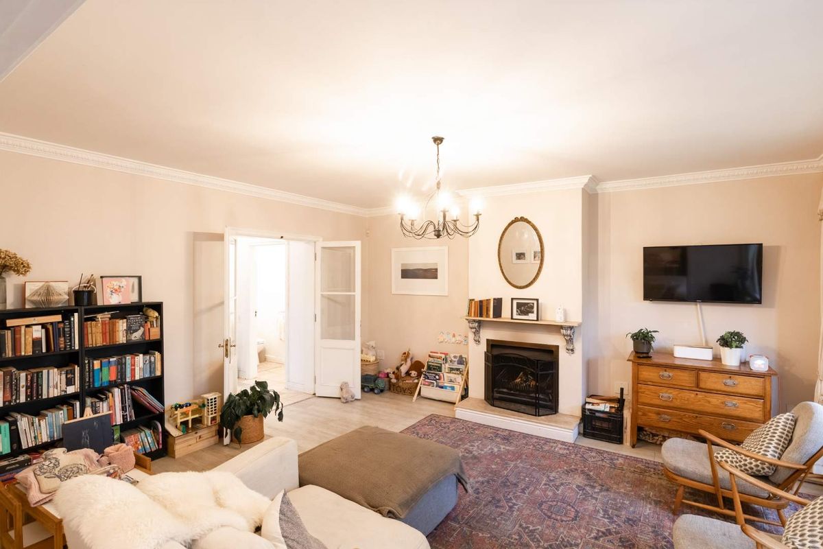 Stylish and Spacious 3-Bedroom Home in Prime Kenilworth Upper - Photo 3