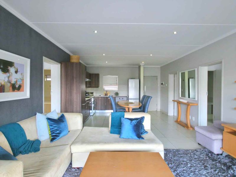 Stylish, Location Perfect, Executive 2 Bedroom Furnished Sandton Apartment - Photo 2
