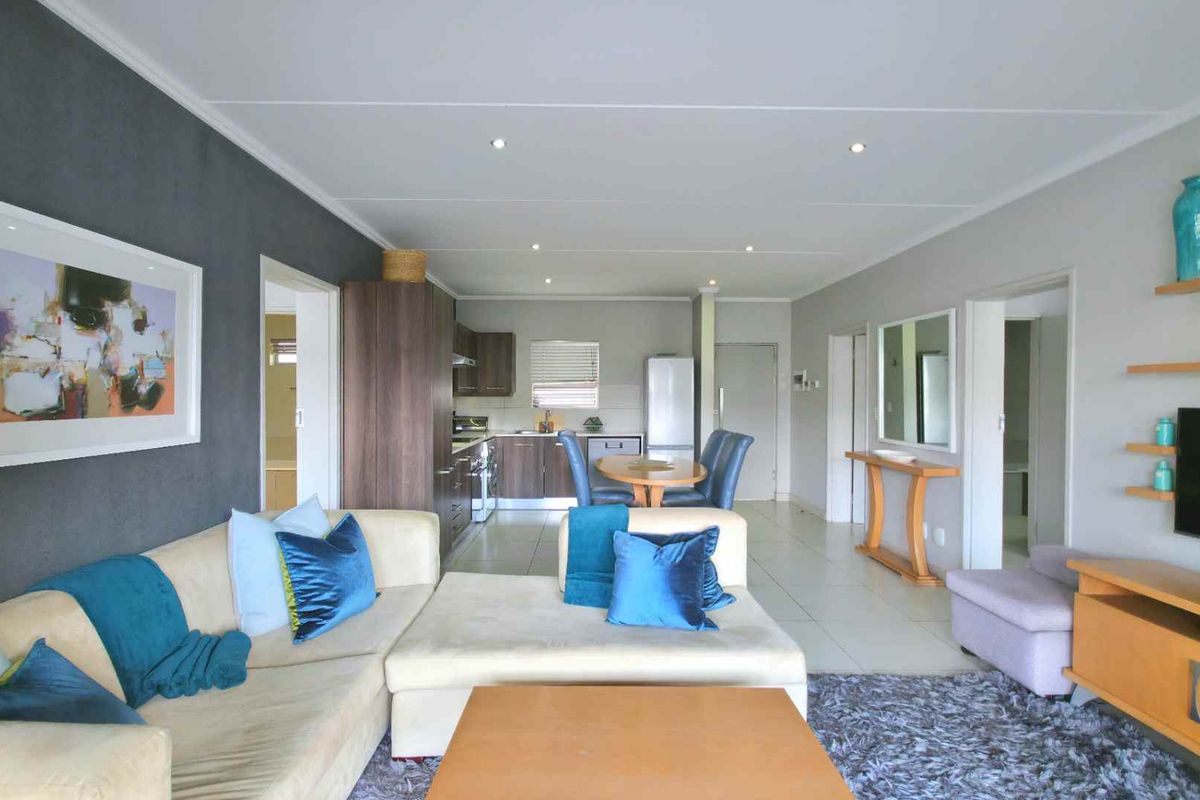 Stylish, Location Perfect, Executive 2 Bedroom Furnished Sandton Apartment - Photo 2