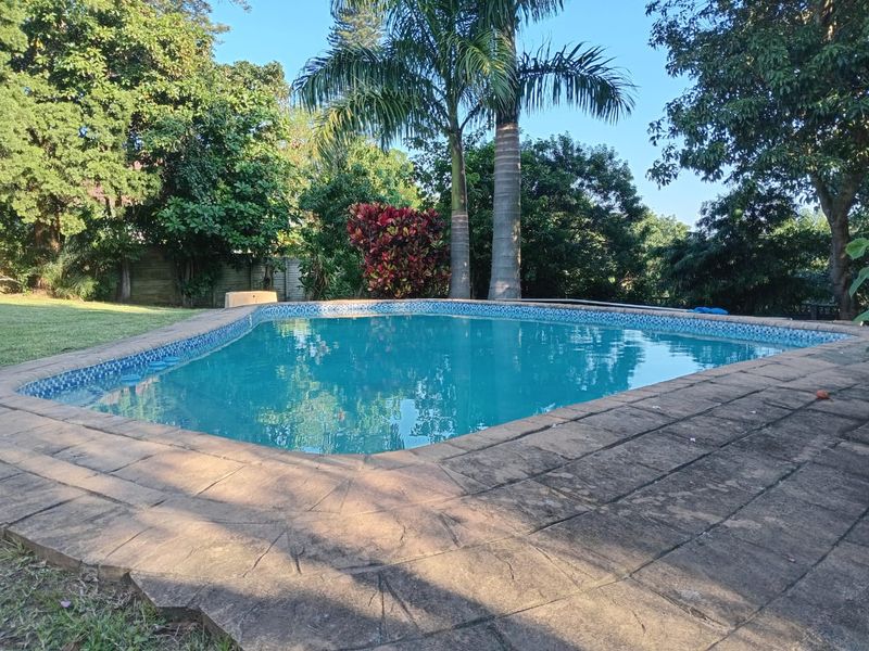 Spacious 4-Bedroom Family Home with Entertainment Area & Pool - Photo 1