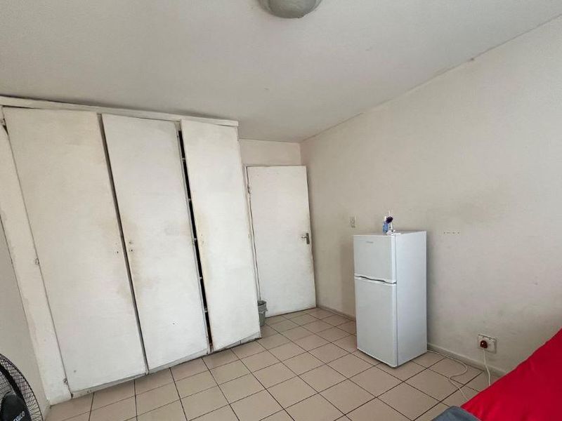 Your great investment in South Beach! Well-maintained building with good management  - Close to amenities, including shops, restaurants, and public transport - Photo 7