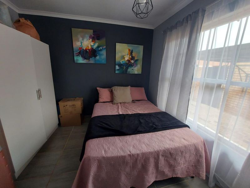 Modern 2-Bedroom Townhouse in Garsfontein – Secure Estate Living - Photo 9