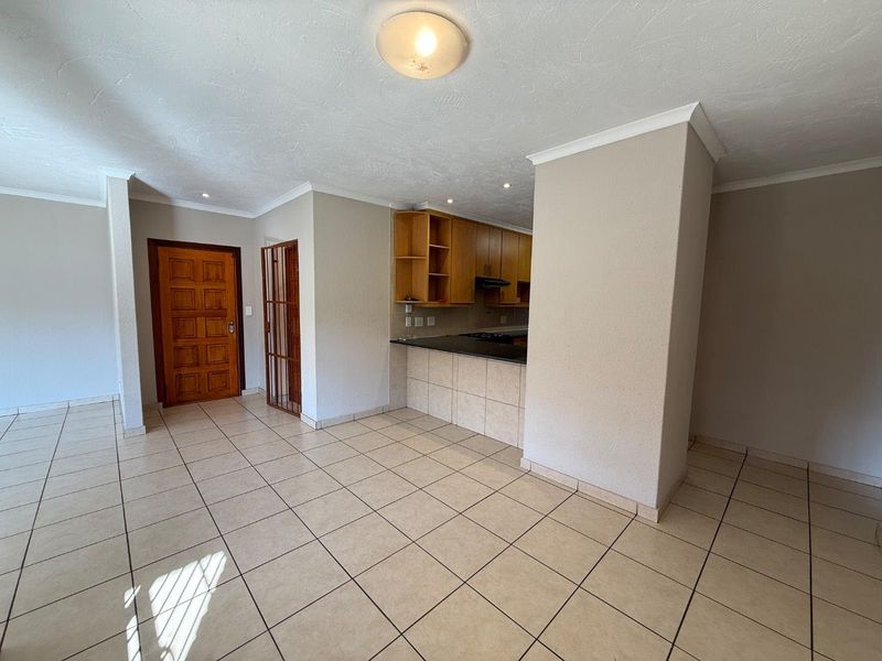 Perfect Lock-Up-and-Go Living in a Beautiful 3-Bedroom Simplex - Photo 10
