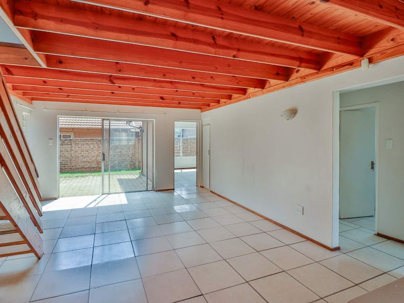 Blue Lakes Estate: Where Comfort Meets Convenience in Blue Lakes Estate - Photo 6