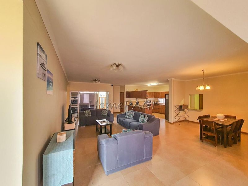 Ext 11, Henties Bay:  4 Bedr Entertainers dream is for Sale - Photo 5