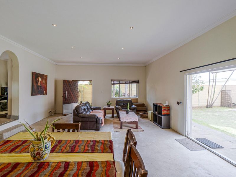 Level land home with 2 bed 2 bath cottage - Photo 5