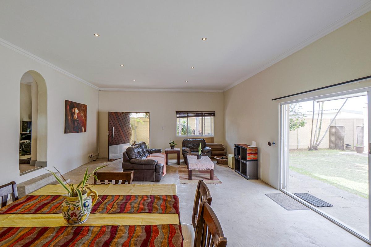 Level land home with 2 bed 2 bath cottage - Photo 5