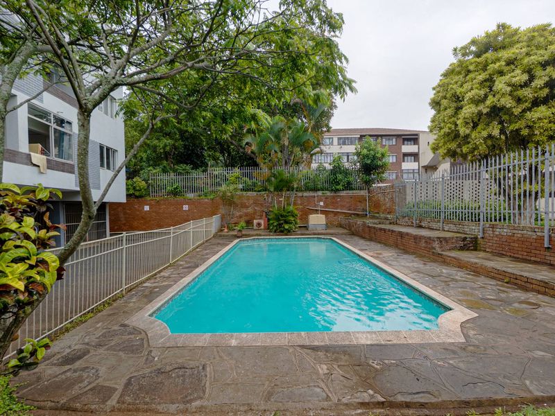 Spacious with sea views - Photo 3