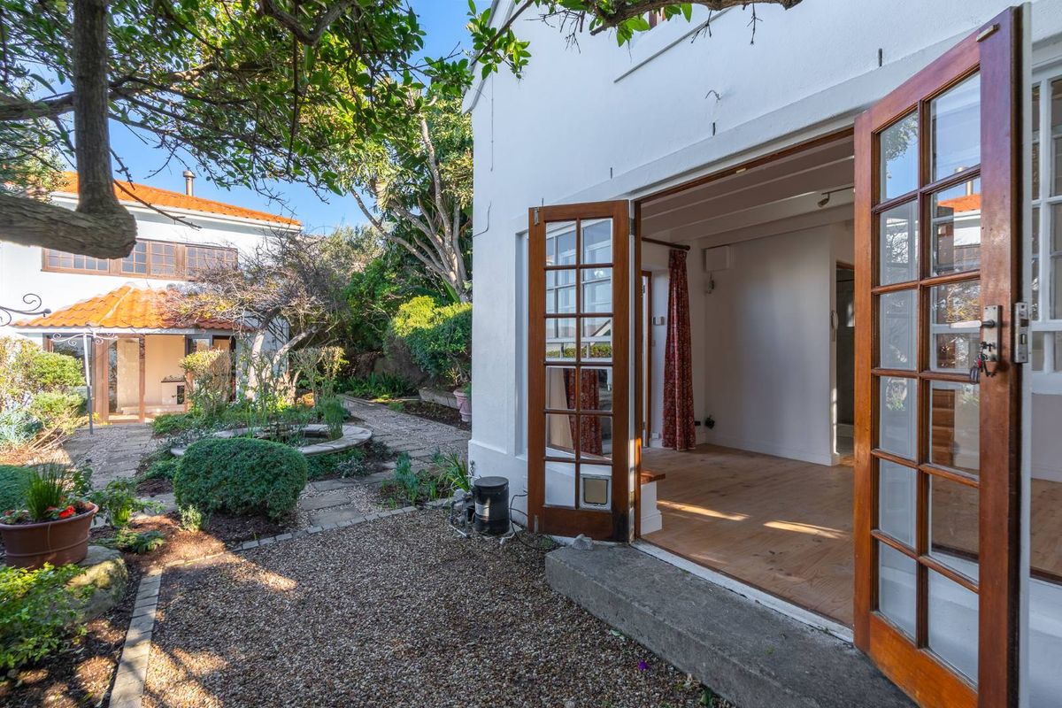 Elevated Coastal Charm with Unmatched False Bay Views for Rent Long Term - Photo 4