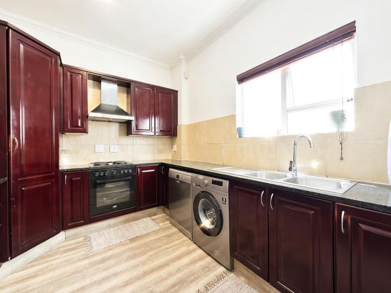 BEAUTIFUL 3 BEDROOM APARTMENT FOR SALE IN PORTLAND PLACE - Photo 3