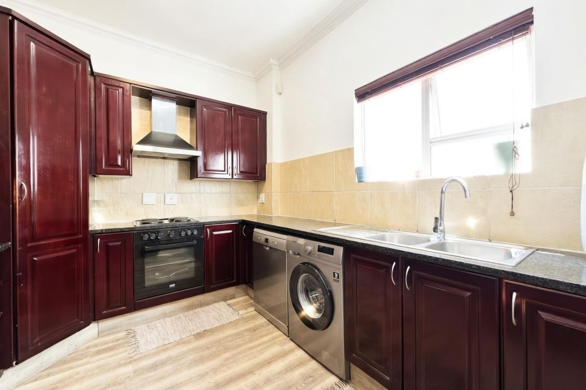 BEAUTIFUL 3 BEDROOM APARTMENT FOR SALE IN PORTLAND PLACE - Photo 3