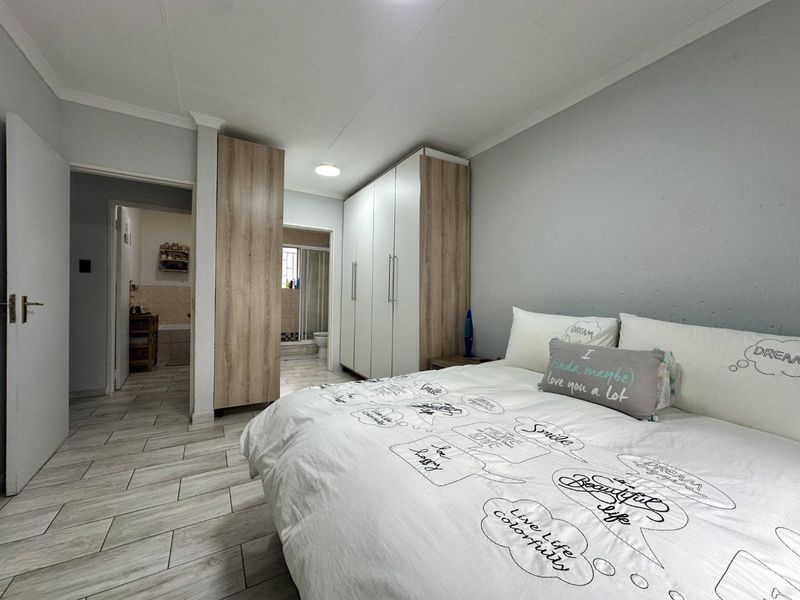 Extremely Well Priced 2 Bedroom Newly Renovated Home In Greenstone Hill For Sale - Photo 10