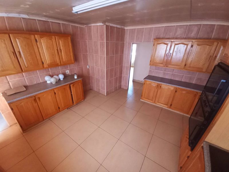 Three bedrooms house for sale in Atteridgeville - Photo 10