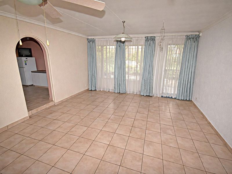 Spacious Family Home - Photo 6