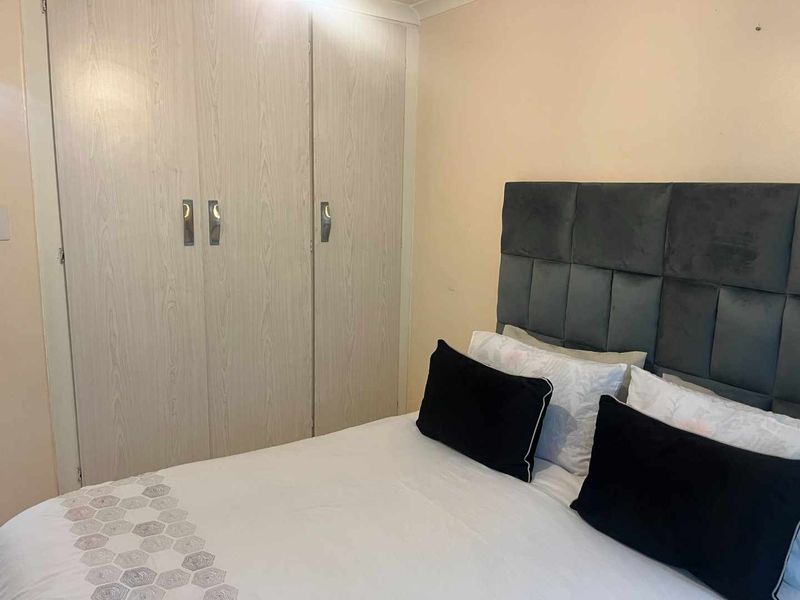 Lovely neat  2 bedroom flat at Glenwood Durban - Photo 6