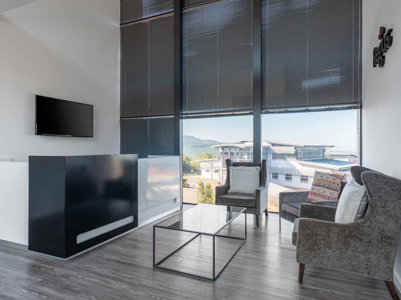 All-inclusive access to coworking space in Regus Victoria Country Club - Photo 3