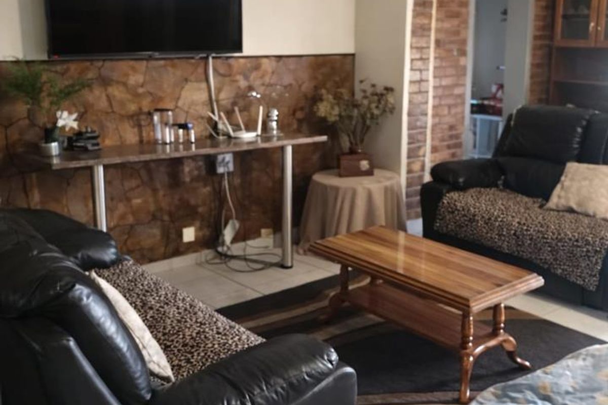 Family Home with Established Guesthouse – Great Investment Opportunity - Photo 4