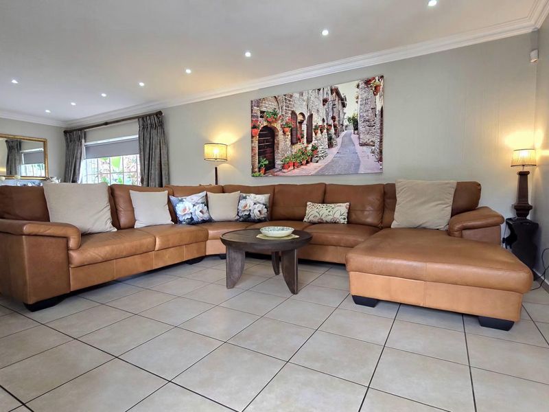 5 Bedroom House for Sale in Mulbarton - Photo 8