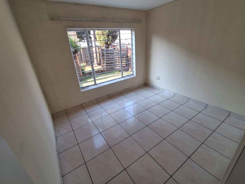 2 Bedroom Townhouse - Photo 8
