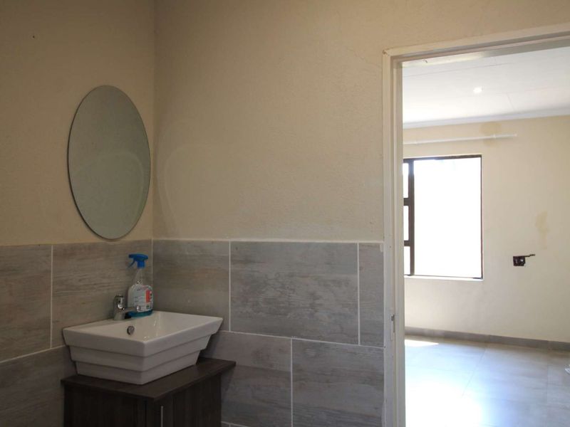 3 Bedroom house for sale in Clayville, Parklands Security Estate - Photo 9