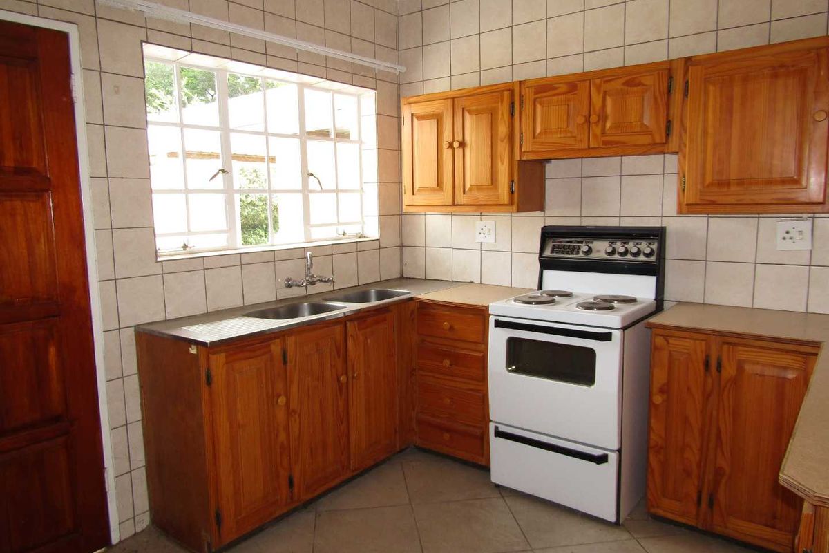 Spacious Life Right home in sought-after Retirement Village - Photo 3