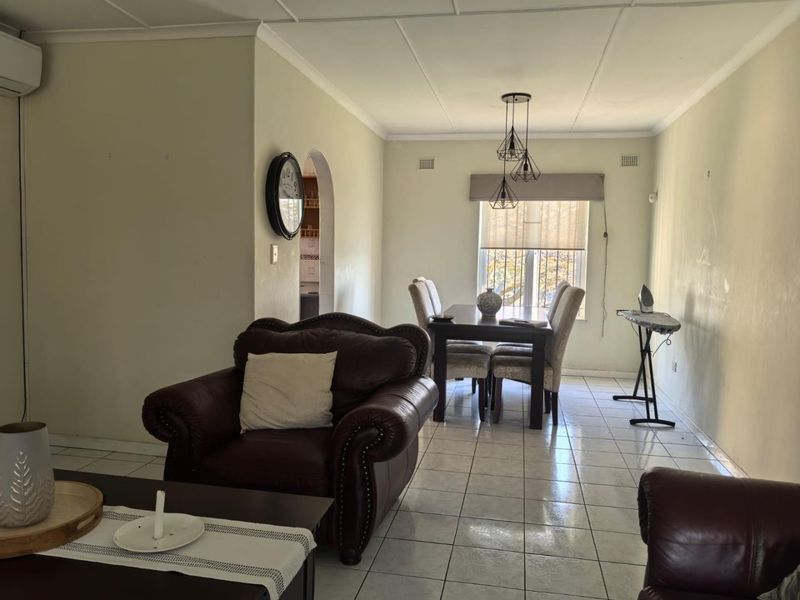 Spacious 3-Bed Family Home with Flatlet and Secure Garden - Photo 4