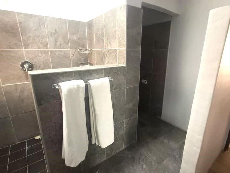 Property Perfect for an Extended Family or to be used as a Guesthouse or Air B&B - Photo 9