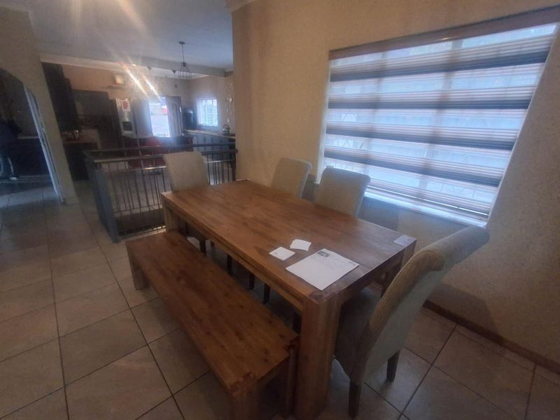 BEAUTIFUL LIVING IN THE HEART OF MULBARTON - Photo 6