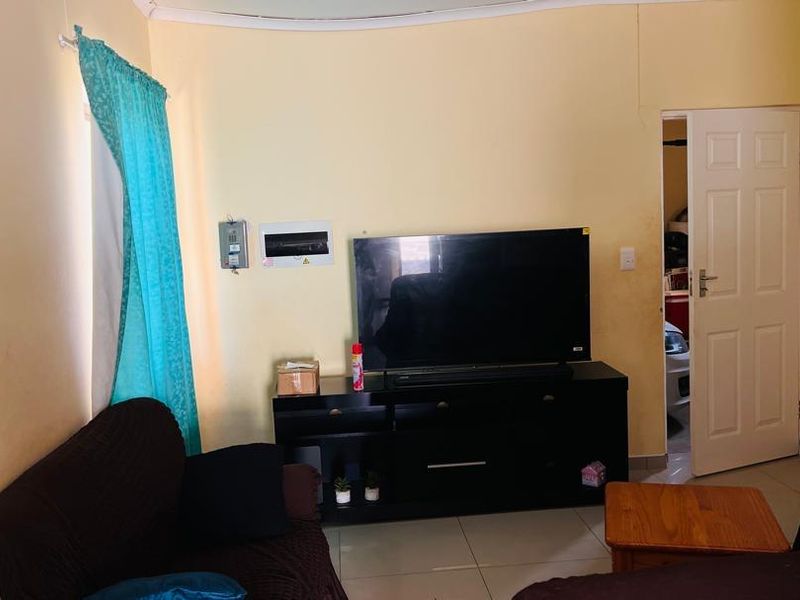 Two bedrooms house for sale in Arandis,  Selling Price N$620000 (cost excluded), erf size 450 sqm - Photo 5