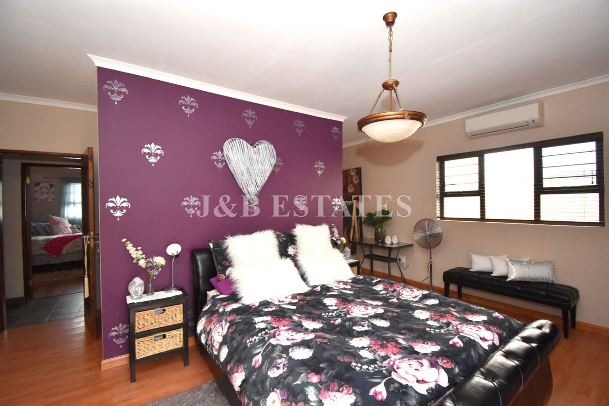 Stunning House Close To The Golfcourse - Photo 5