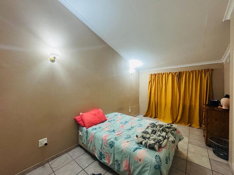 A very lovely 3,5 bedroom is now available to rent as from 1 July 2026 in a safe and secure suburb in Pinetown at Hatton Estate and close local amenities - Photo 9