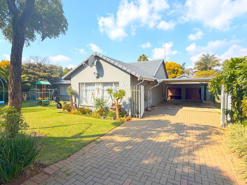 Comfortable Family Living in Prime Randhart – Space, Character & Potential - Photo 5