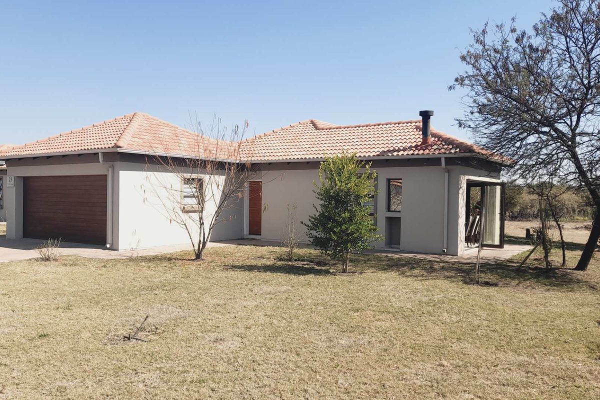 "Prime Riverfront Living: Unobstructed Views & Modern Luxury" - Photo 2