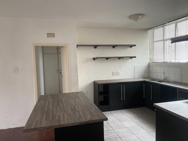 Perfect location. A step away from the Killarney Mall! - Photo 3