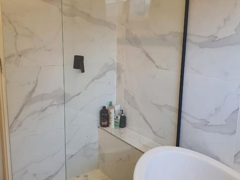 Modern 2-Bedroom Rental in Birdswood with Jacuzzi - Photo 8