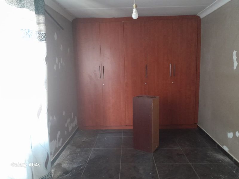 3Bedroom and 2 Bathrooms secure Family home - Photo 8