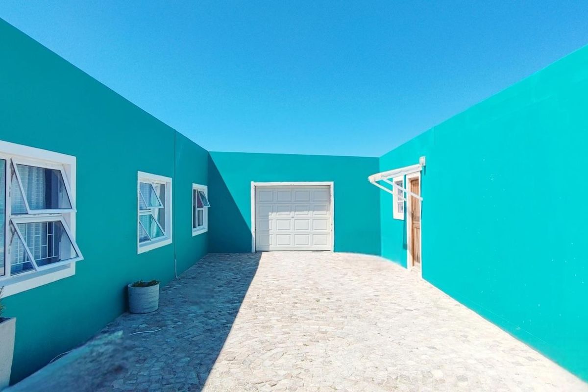 Versatile Coastal Living: Three-Bedroom Home with Income-Generating Flats - Photo 3