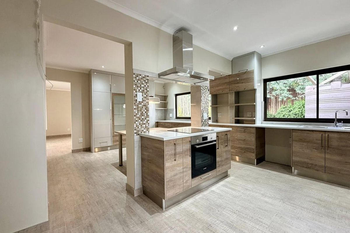 4 Bedroom House TO LET in Klein Windhoek - Photo 2