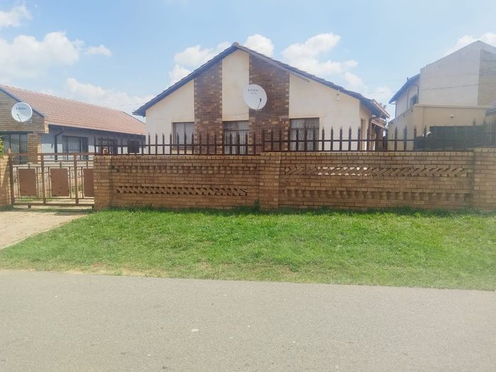Property #2483614, House For Sale in Daveyton Ext 3