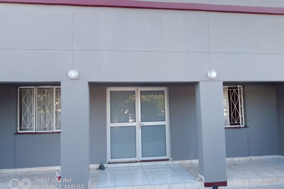 FOR SALE - 4 BEDROOM HOUSE WITH A SEPARATE  FLAT IN EENANA, NAMIBIA - Photo 5