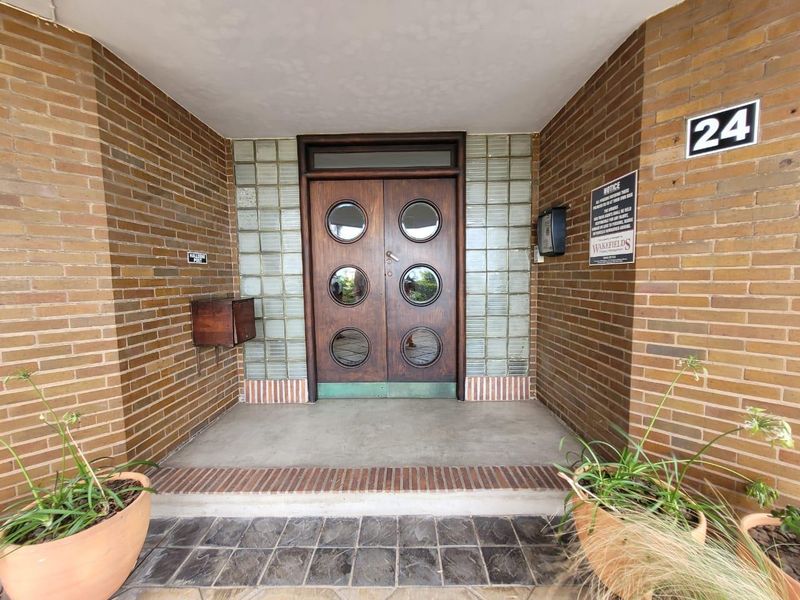 Stylish, Spacious Living in Morningside - Photo 2