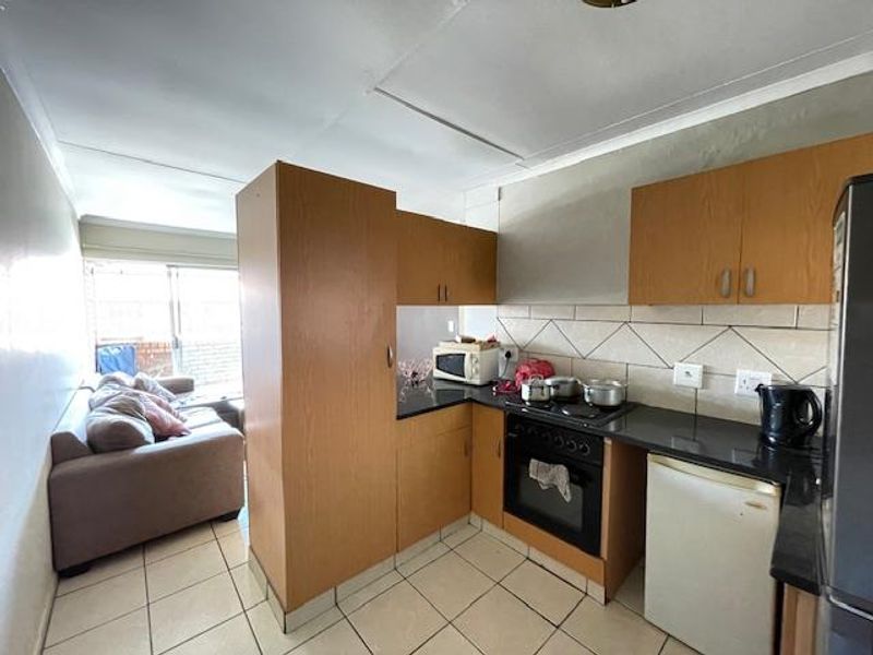 Neat 2-Bedroom Apartment for Sale in Clarina - Photo 3