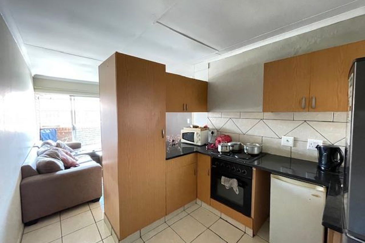 Neat 2-Bedroom Apartment for Sale in Clarina - Photo 3