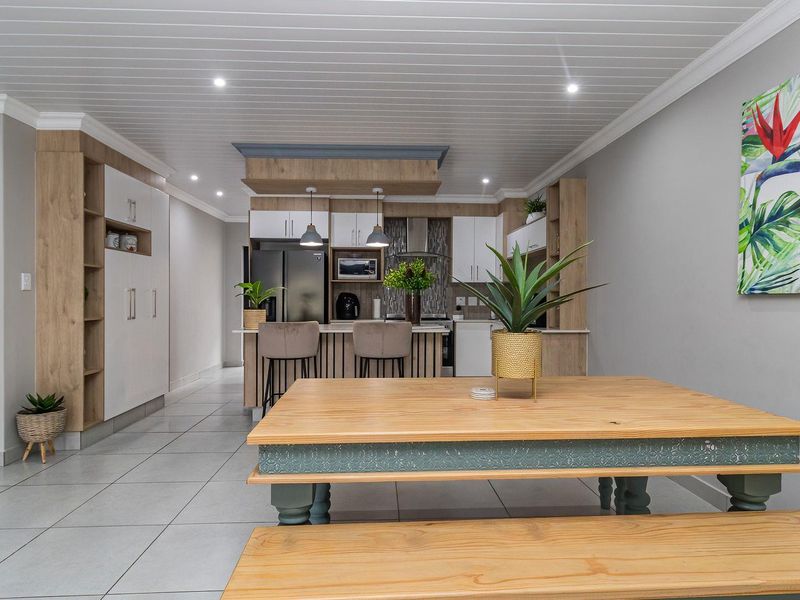 Modern and neat as a pin family home in Island View - Photo 4
