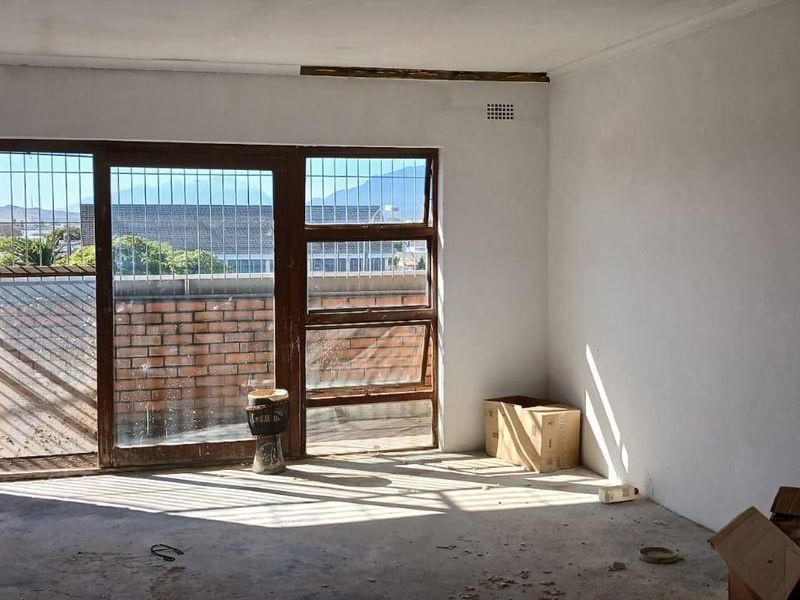 650 sqm commercial/retail property in Macassar - Photo 9